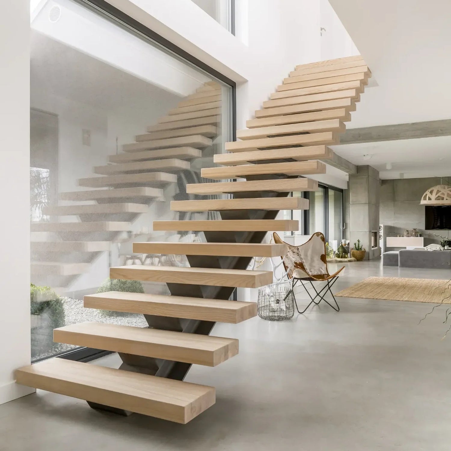 mittelholmtreppe-mit-holzstufen-mittelholmtreppe-mit-treppenstufen-aus-holz