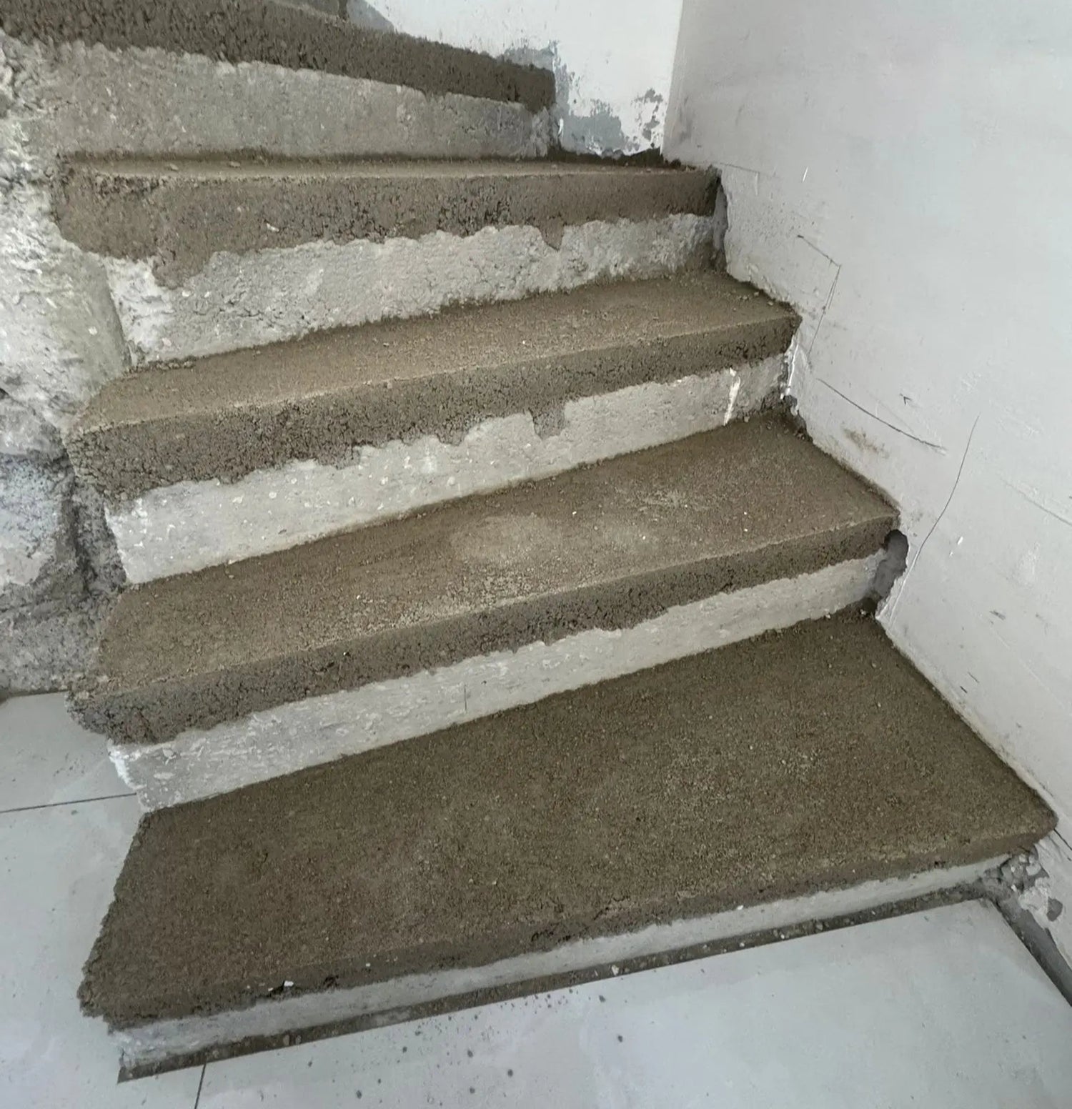 treppenstufen-verschalen-betontreppe-verschalen-treppenstufen-auf-beton-montieren
